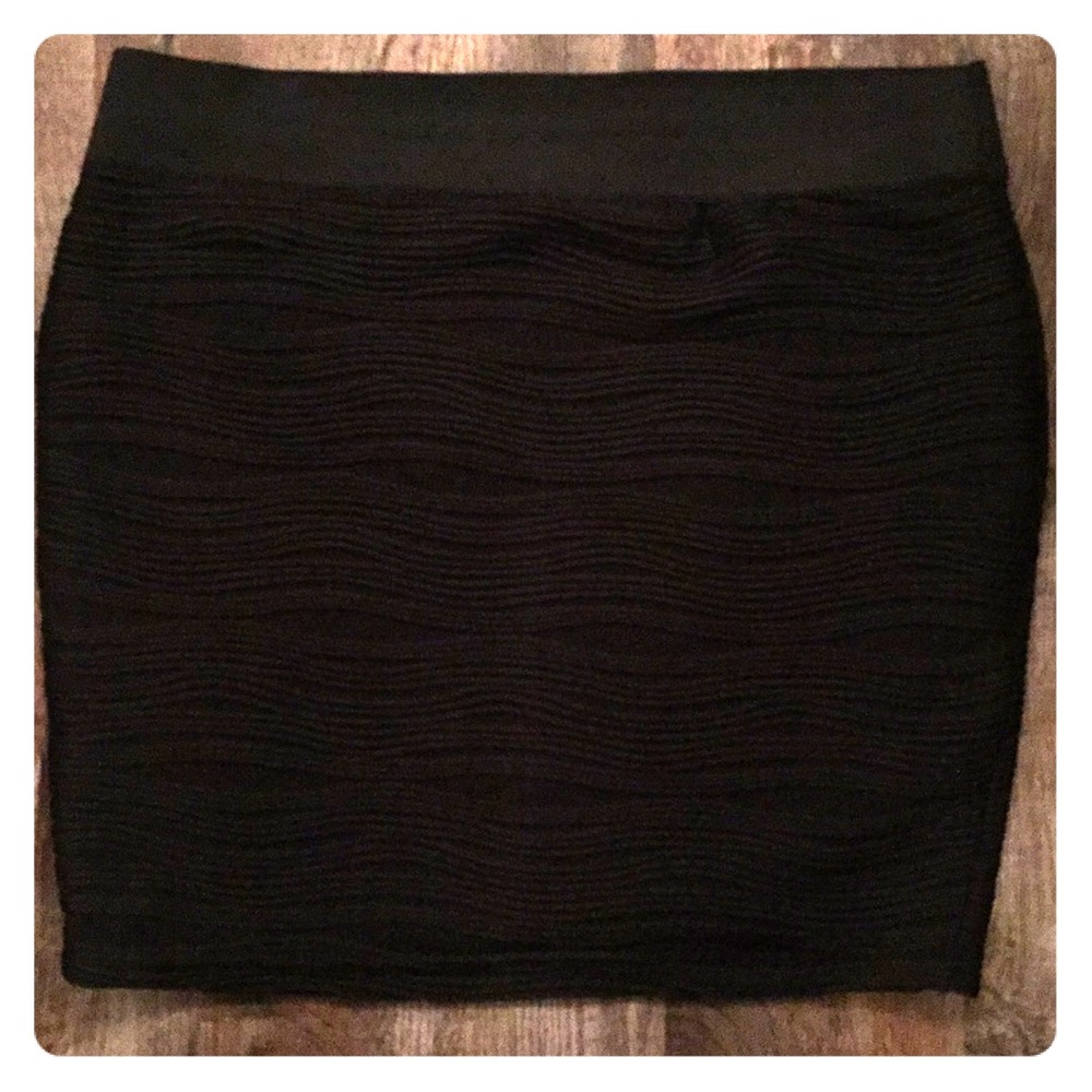 Black skirt with pattern